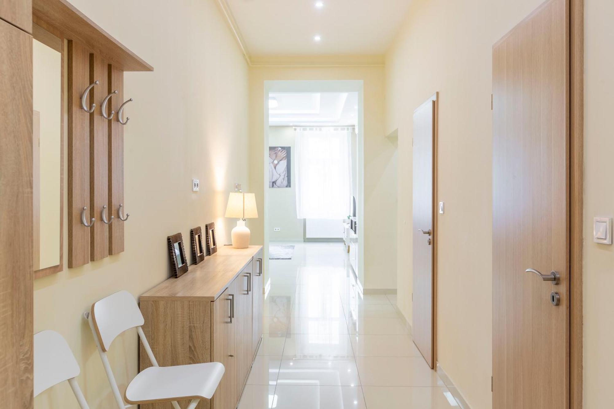 Spacious Bajcsy Residence In The Heart Of بودابست المظهر الخارجي الصورة