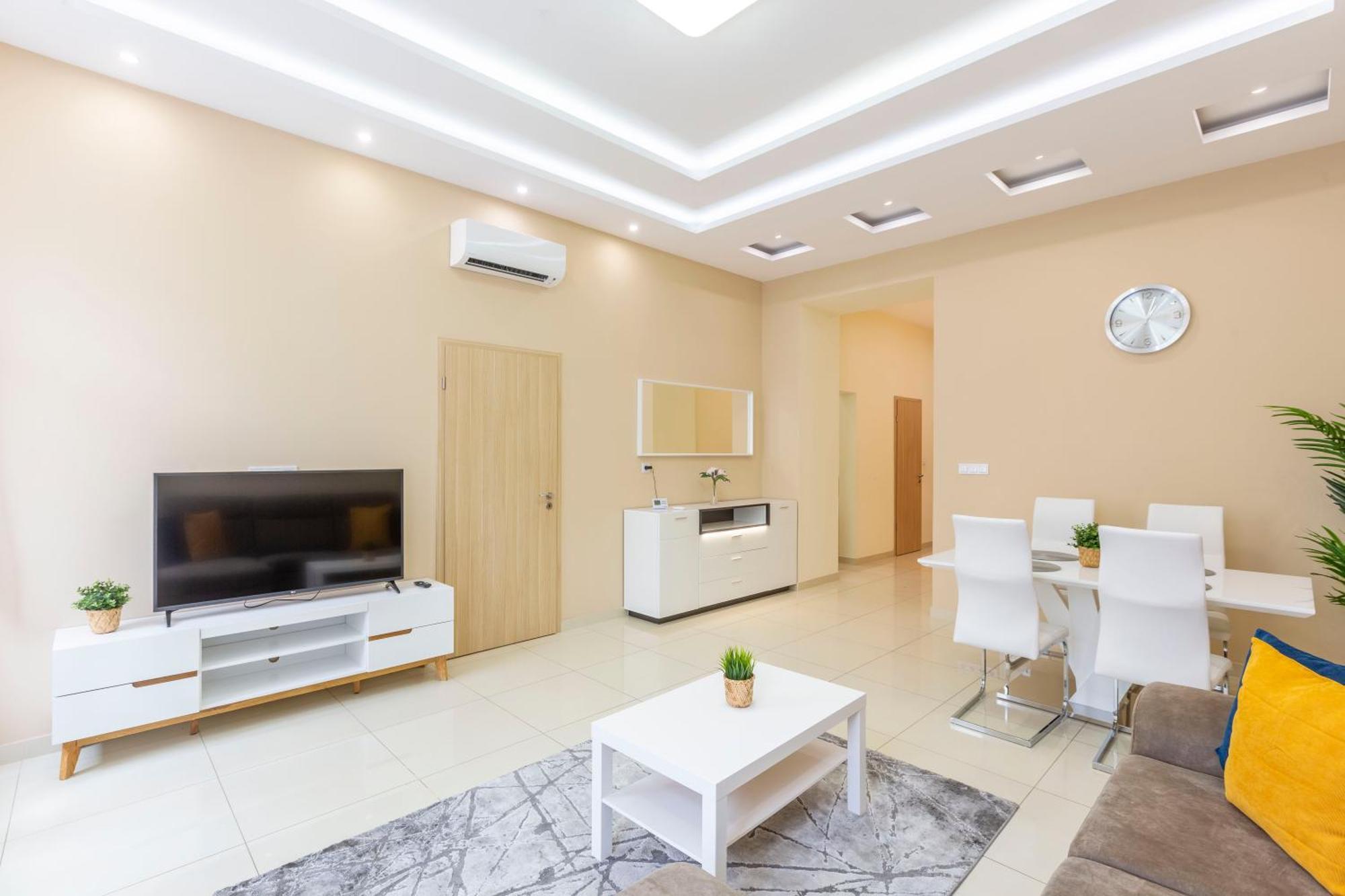 Spacious Bajcsy Residence In The Heart Of بودابست المظهر الخارجي الصورة