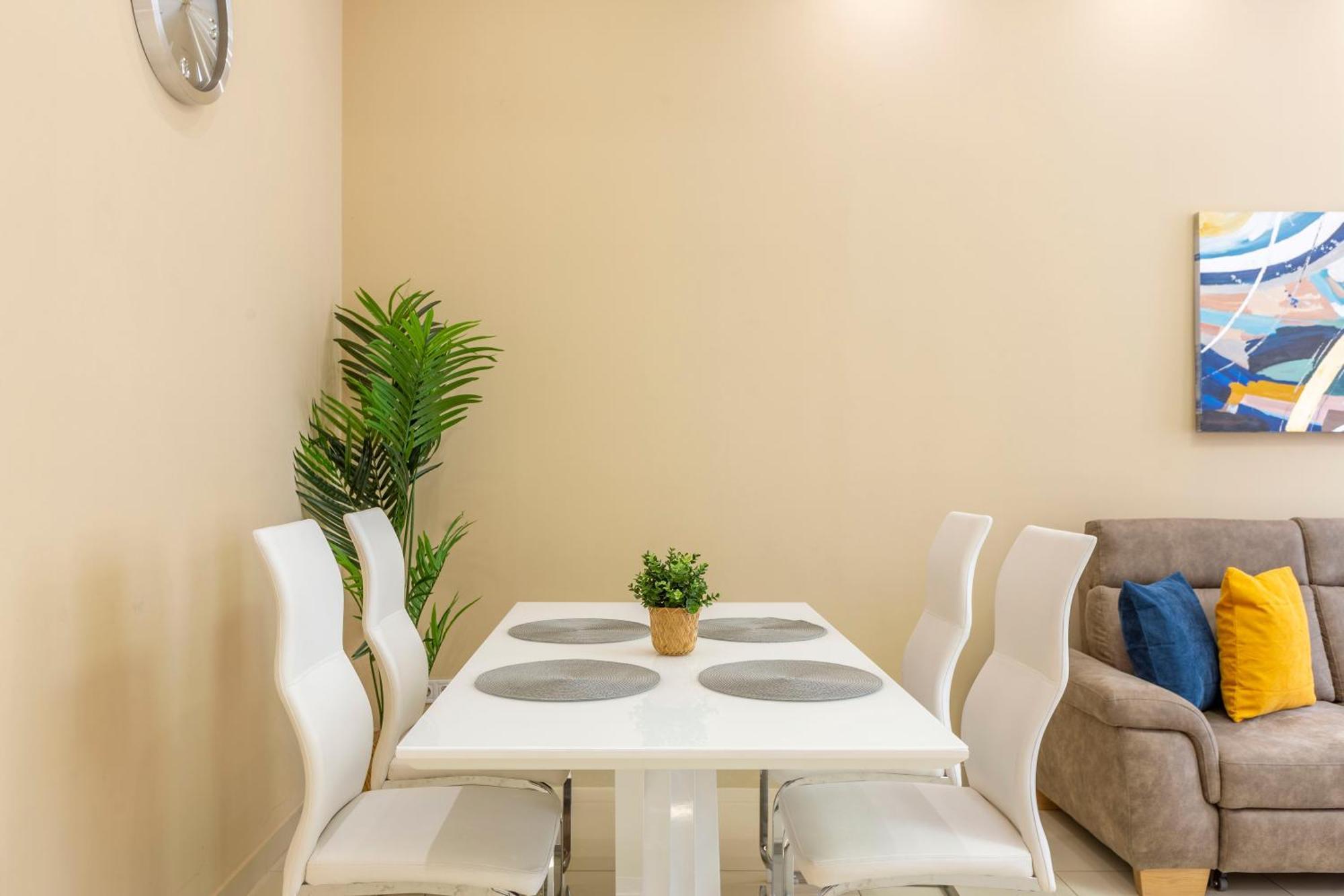 Spacious Bajcsy Residence In The Heart Of بودابست المظهر الخارجي الصورة